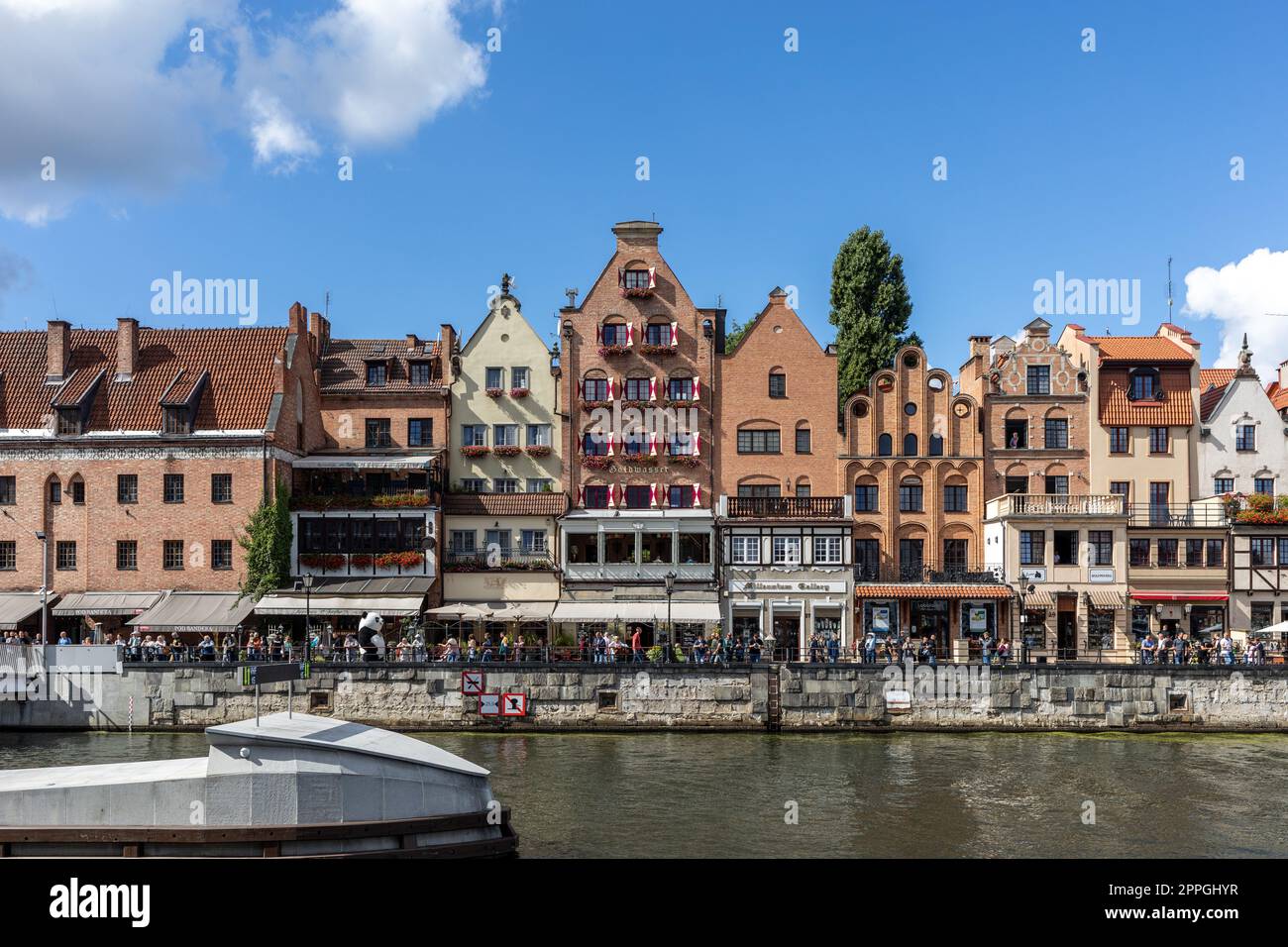 Gdansk, Città Vecchia - edifici storici sulle rive del fiume Motlawa, Polonia Foto Stock