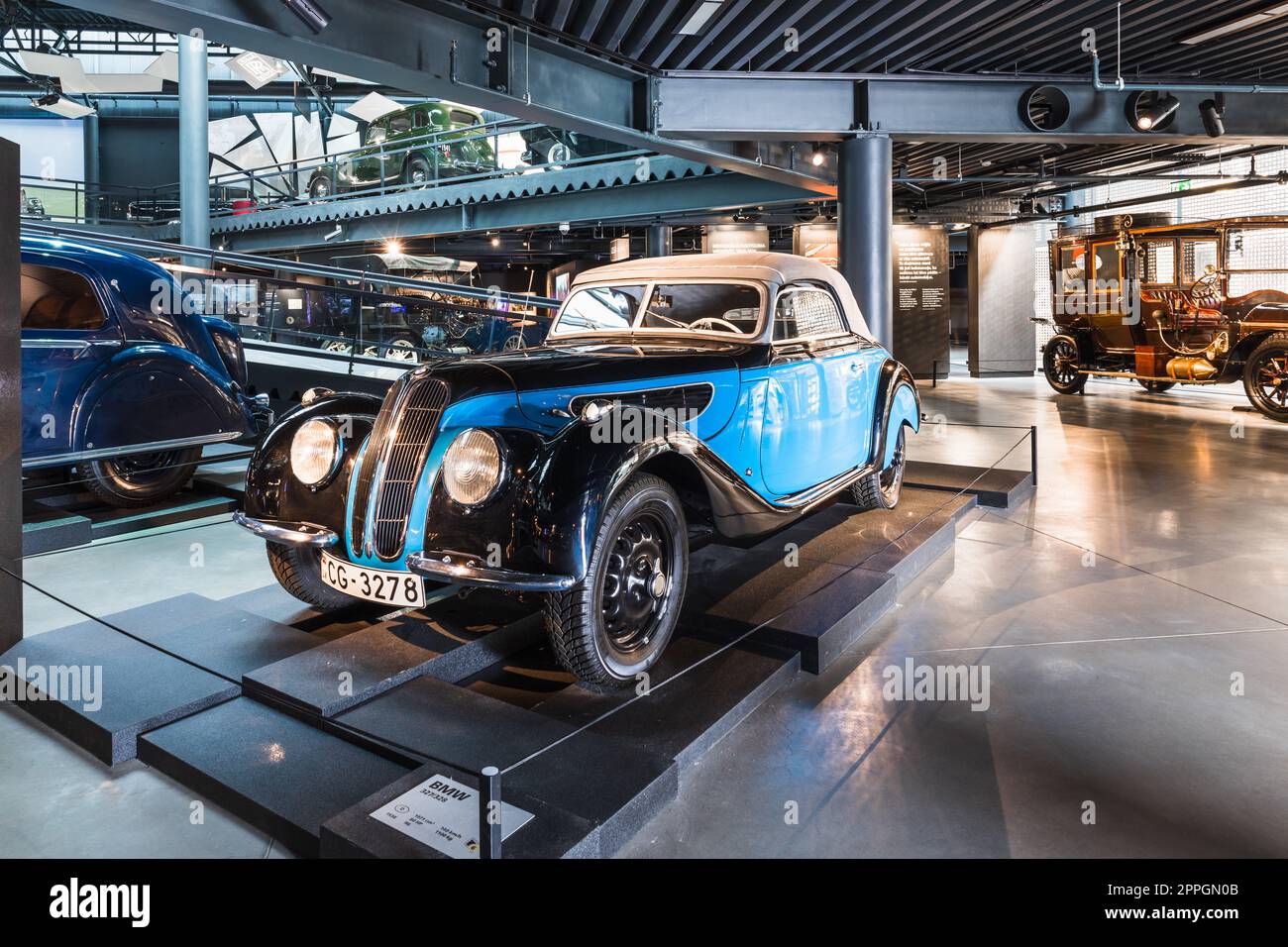 BMW 327-328 - Classic auto retrò. Museo del motore di riga. Riga, Lettonia, 17 agosto 2022. Foto Stock
