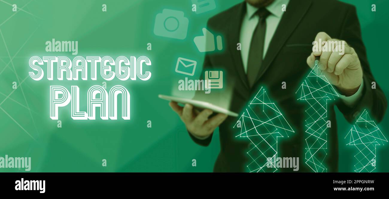 Testo che mostra ispirazione processo strategico Plana per definire la strategia e prendere decisioni. Internet Concept Un processo di definizione della strategia e di presa delle decisioni imprenditoriali che tiene Speech Bubble con messaggi importanti con una mano sola. Foto Stock