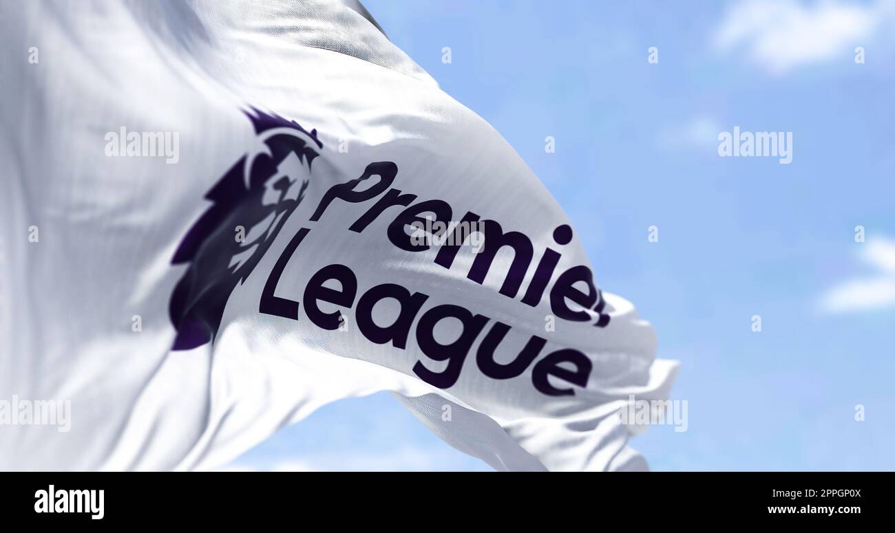 Primo piano della bandiera della Premier League che sventola nel vento Foto Stock