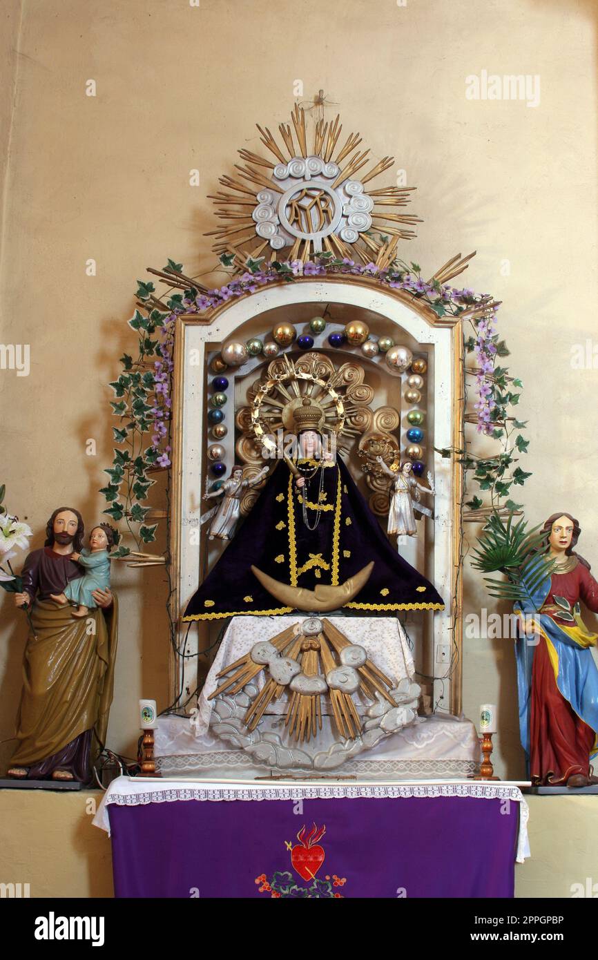 Altare di nostra Signora di Moravia nella chiesa parrocchiale di Santa Margherita a Dubrava, Croazia Foto Stock