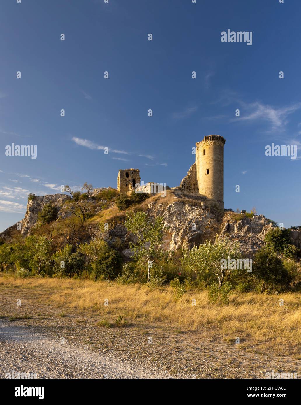 Rovine di Chateau de lÂ´Hers vicino a Chateauneuf-du-Pape, Provenza, Francia Foto Stock