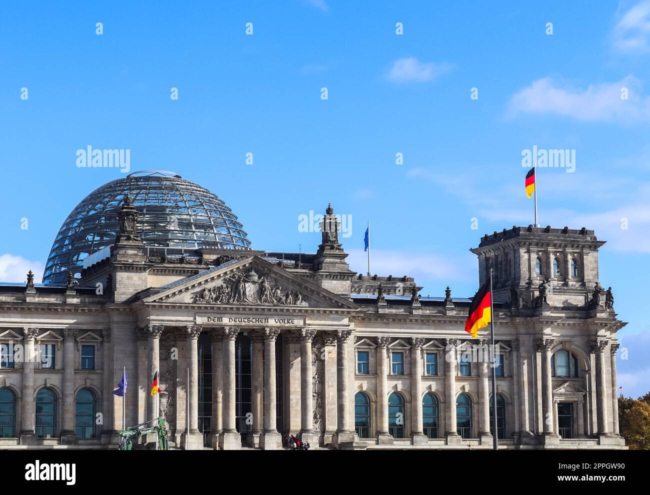 Berlino, Germania - 03. Ottobre 2022: Costruzione del Reichstag tedesco a Berlino in vacanza il 3 ottobre. Foto Stock
