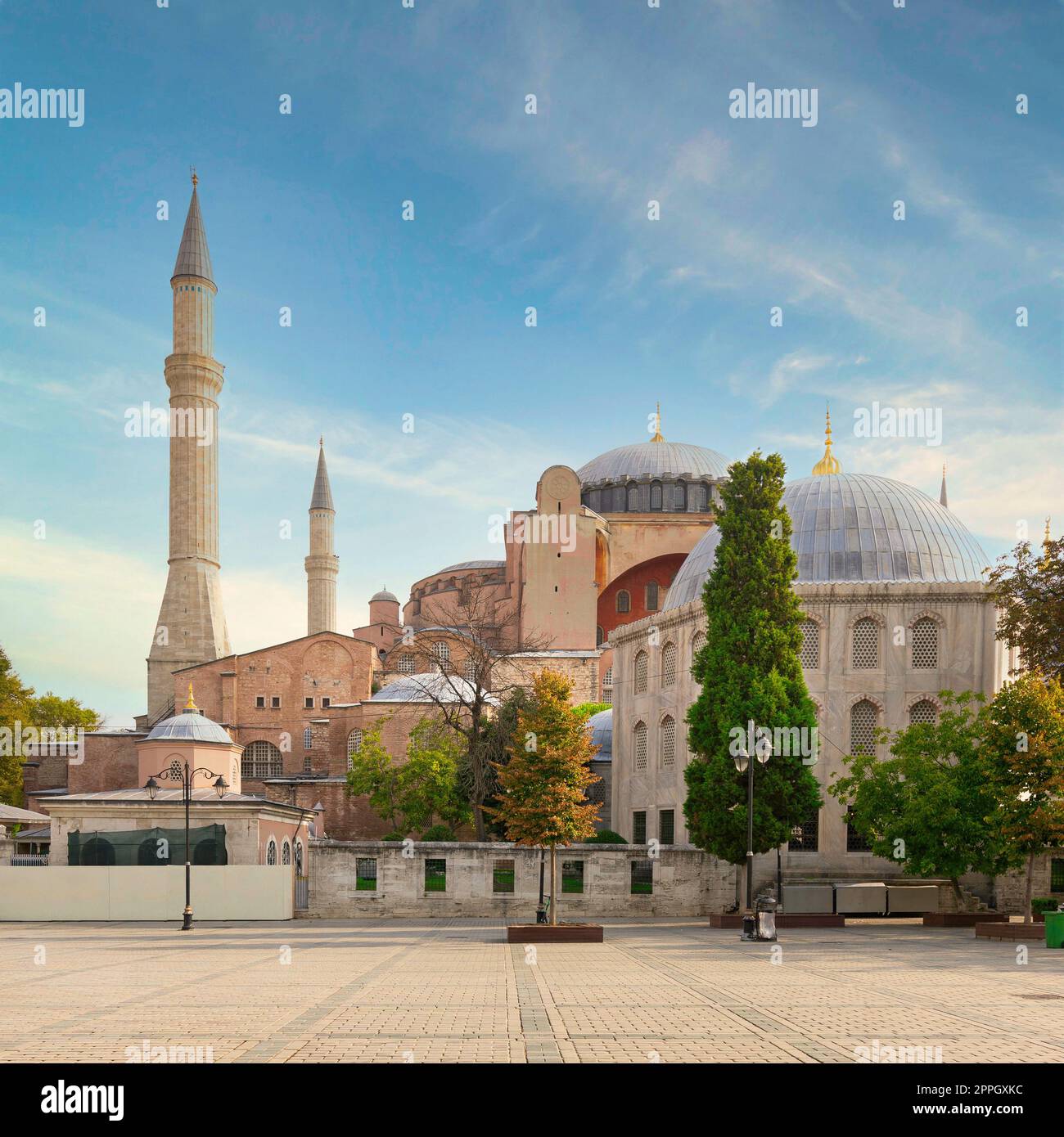 Hagia Sophia, o Ayasofya, originariamente una chiesa greco-ortodossa, Istanbul, Turkiye Foto Stock