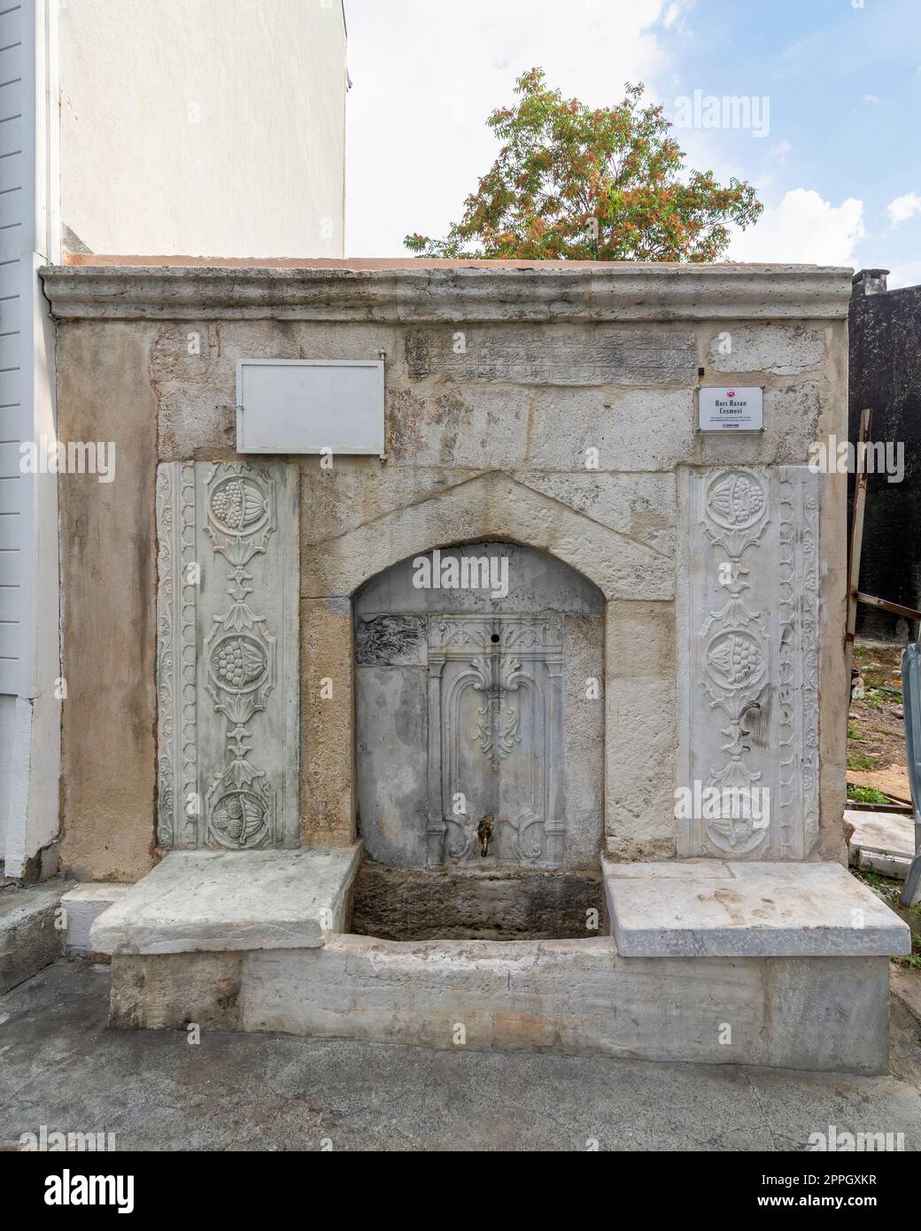 Haci Hasan Cesmesi, fontana in marmo scolpita, vicino a piazza Sultanahmet, quartiere Fatih, Istanbul, Turchia Foto Stock