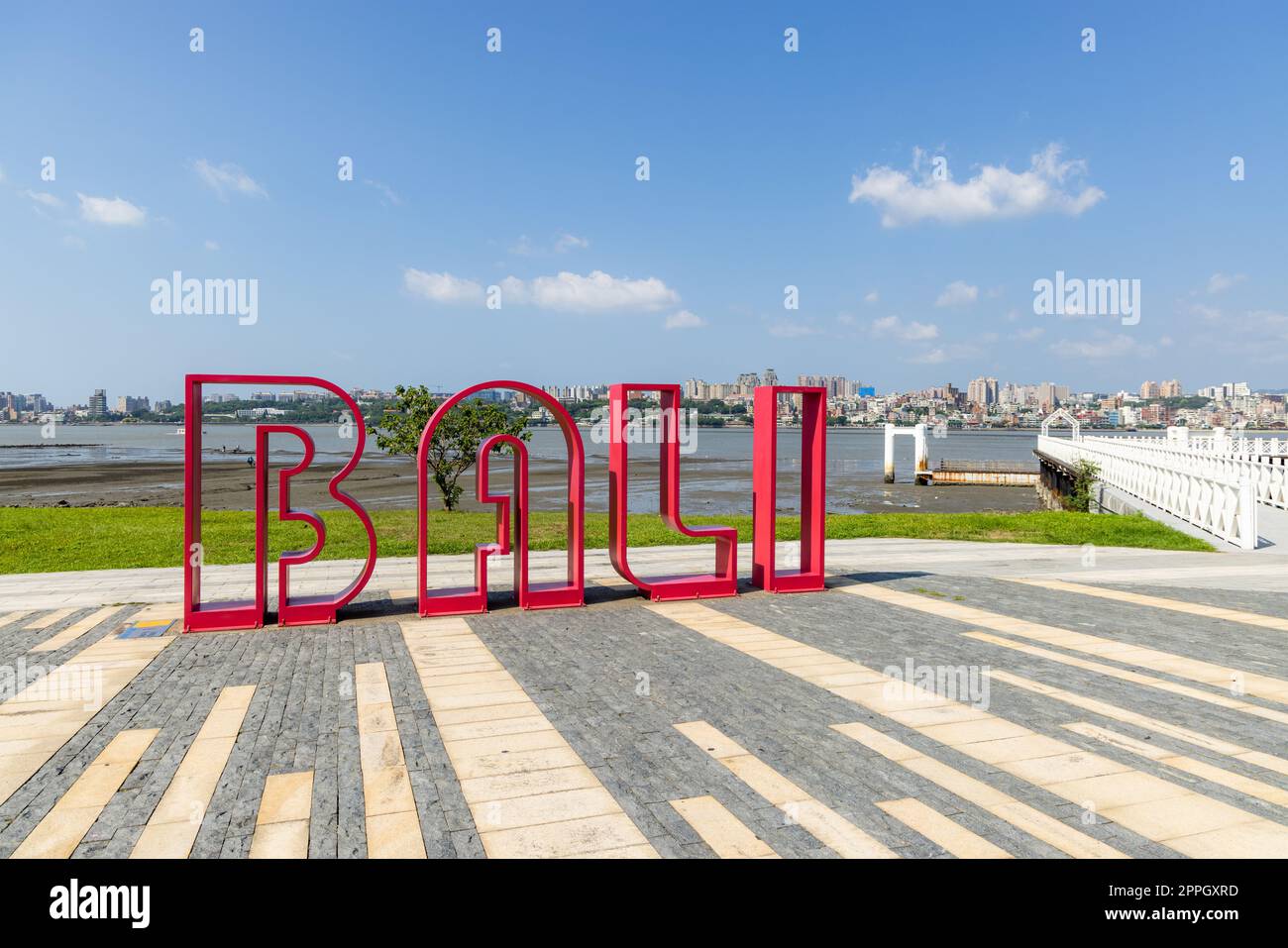 New Taipei, Taiwan 08 settembre 2022: Word Bali accanto al fiume Tamshui a Bali di Taiwan Foto Stock