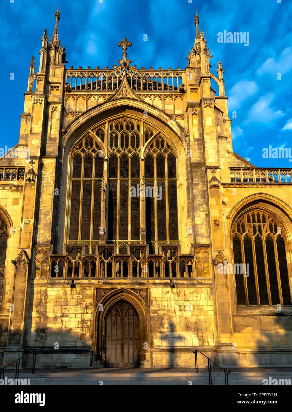 Gloucester Cathedral, formalmente la Cattedrale di San Pietro e la Santissima e indivisibile Trinità a Gloucester, Gloucestershire, Regno Unito Foto Stock