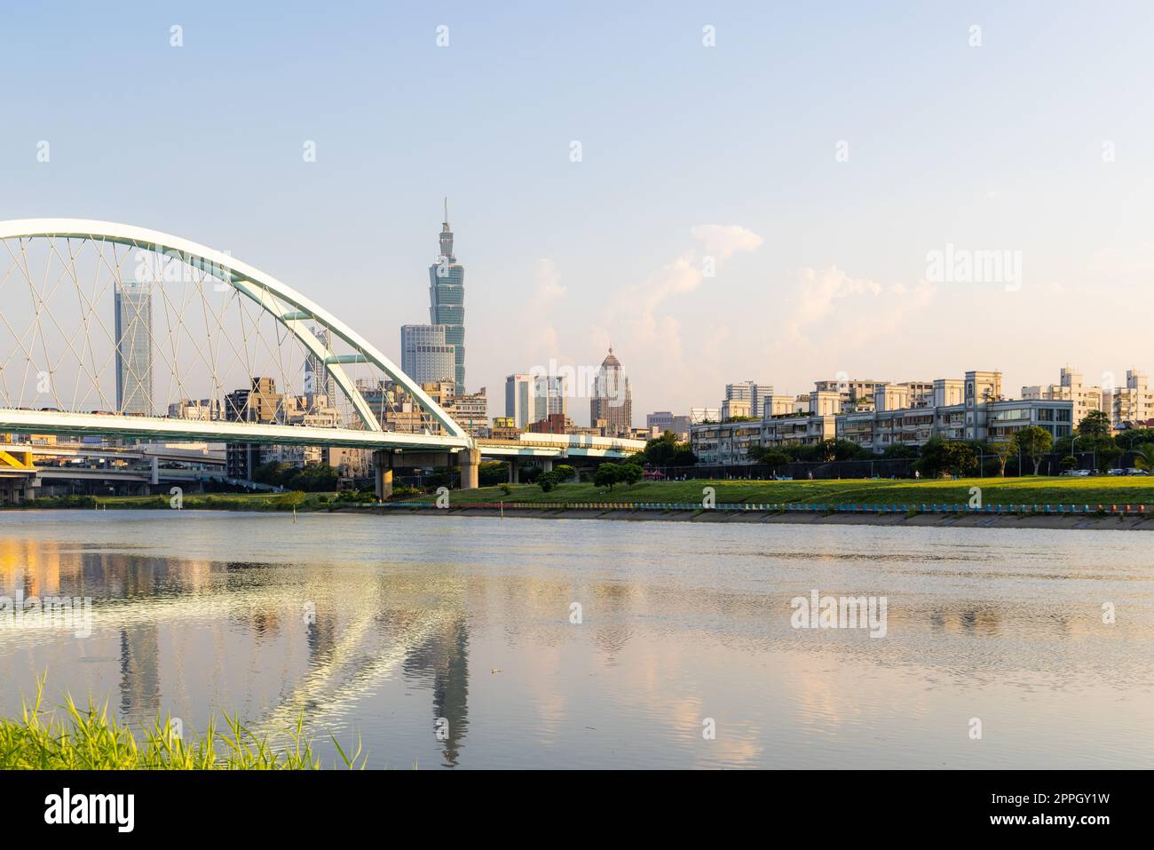 Taipei, Taiwan 23 luglio 2022: Skyline della città di Taipei Foto Stock