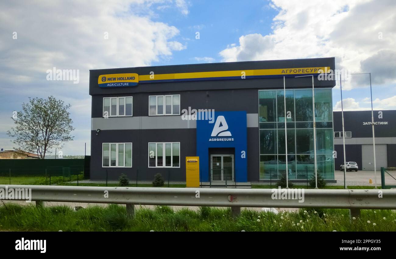 Vista della concessionaria del marchio New Holland Agriculture. New Holland Agriculture è un produttore globale di macchinari agricoli di linea completa appartenente a CNH Industrial. Foto Stock