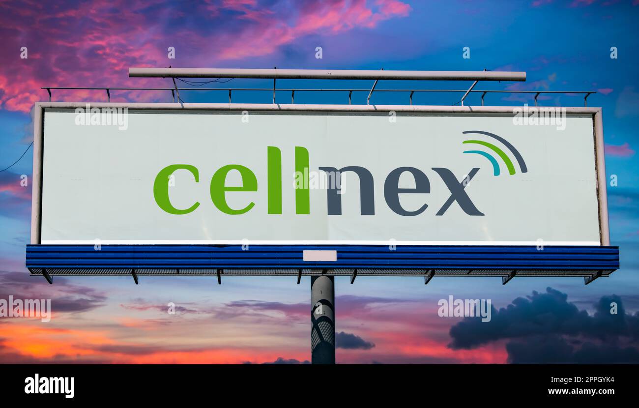 Cartellone pubblicitario con logo di Cellnex Telecom Foto Stock