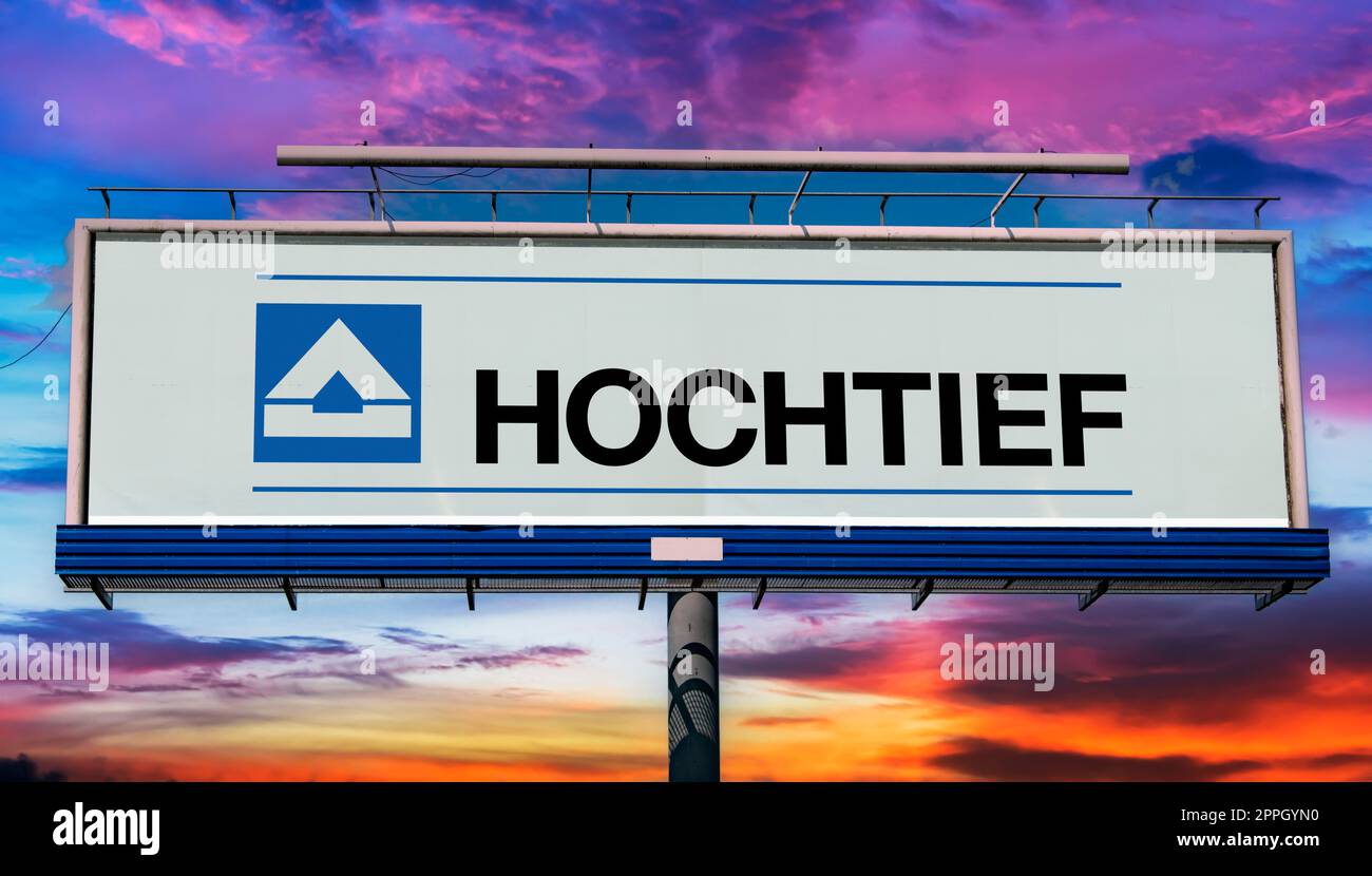 Cartellone pubblicitario con logo di Hochtief Foto Stock