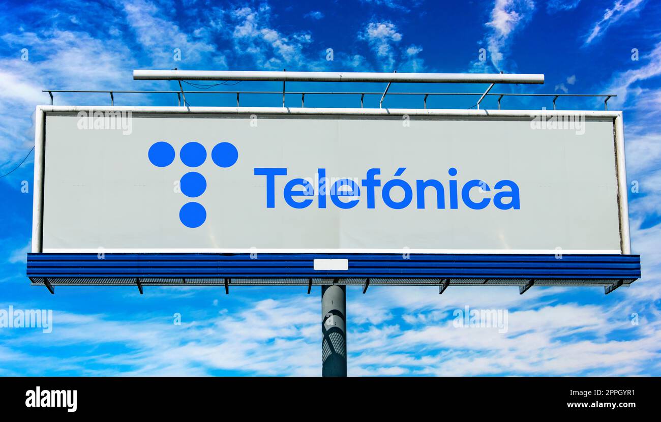 Cartellone pubblicitario con logo di telefonica Foto Stock