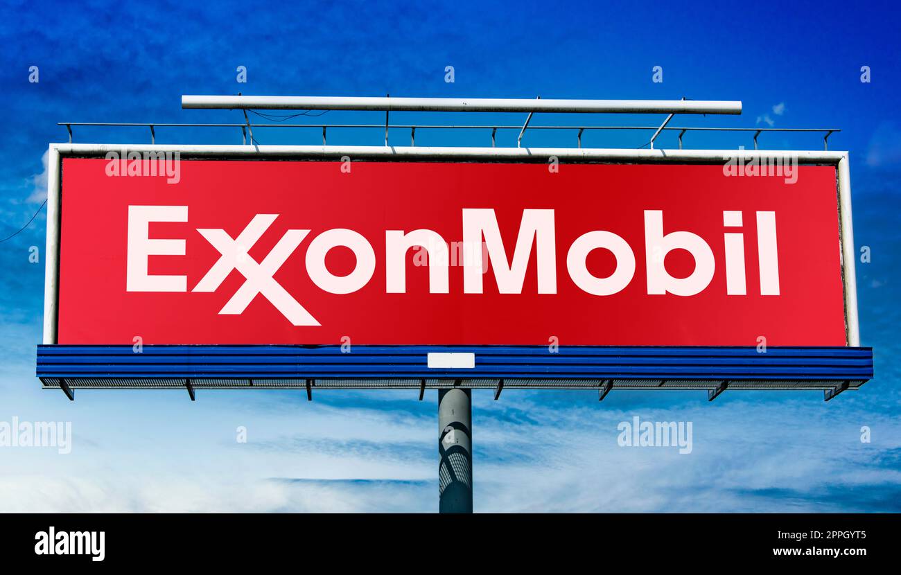 Cartellone pubblicitario con logo di ExxonMobil Foto Stock
