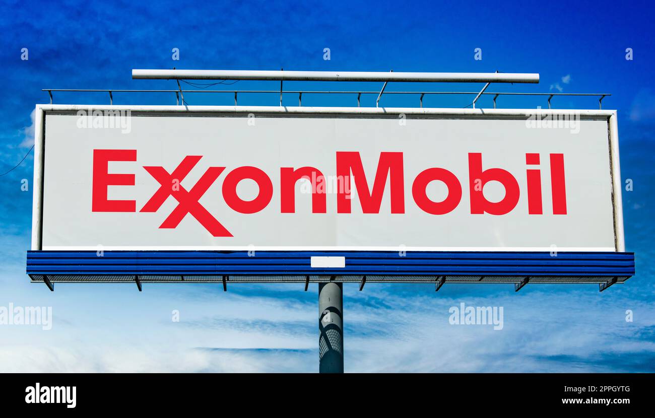 Cartellone pubblicitario con logo di ExxonMobil Foto Stock