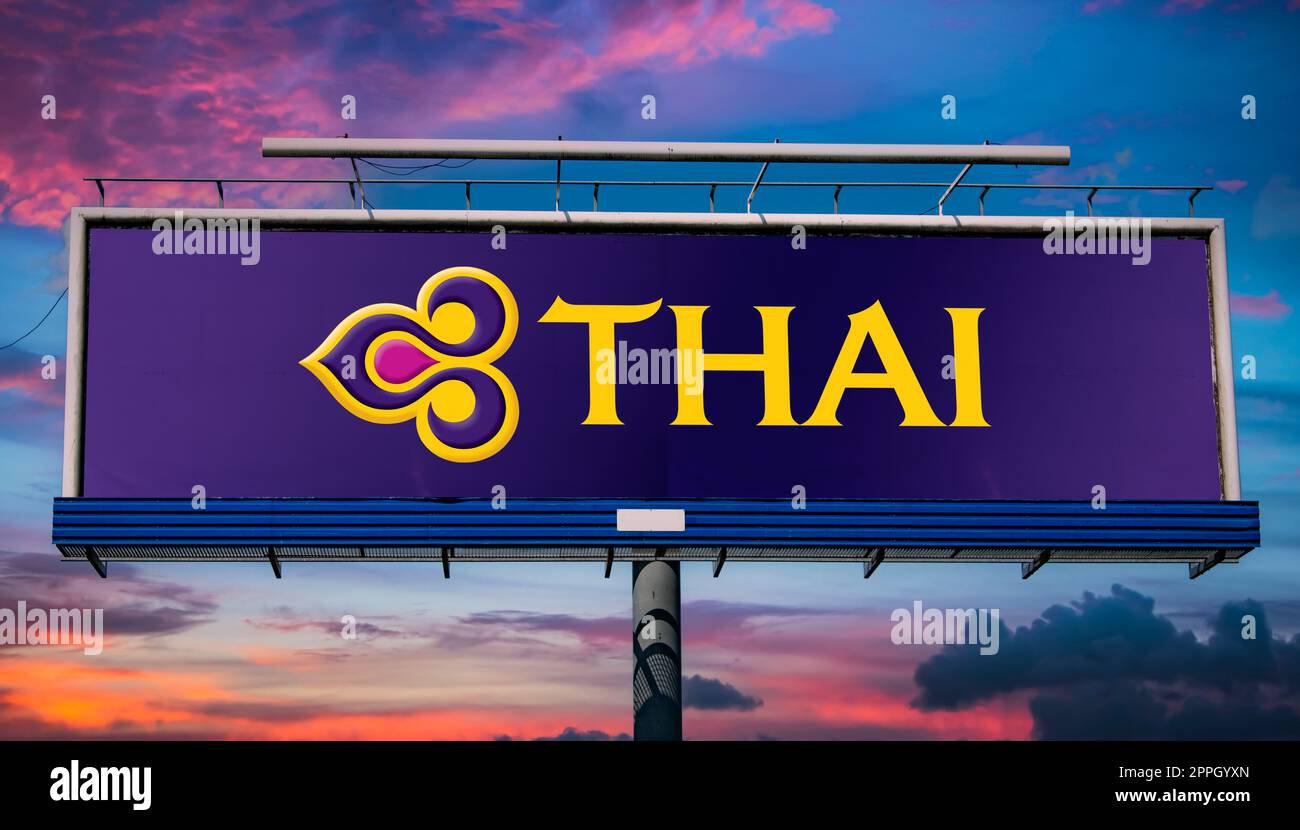 Cartellone pubblicitario con logo di Thai Airways Foto Stock