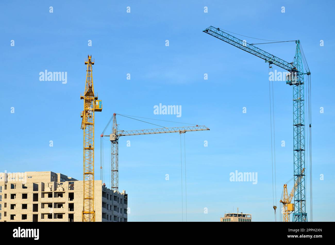 Edificio in costruzione con gru Foto Stock
