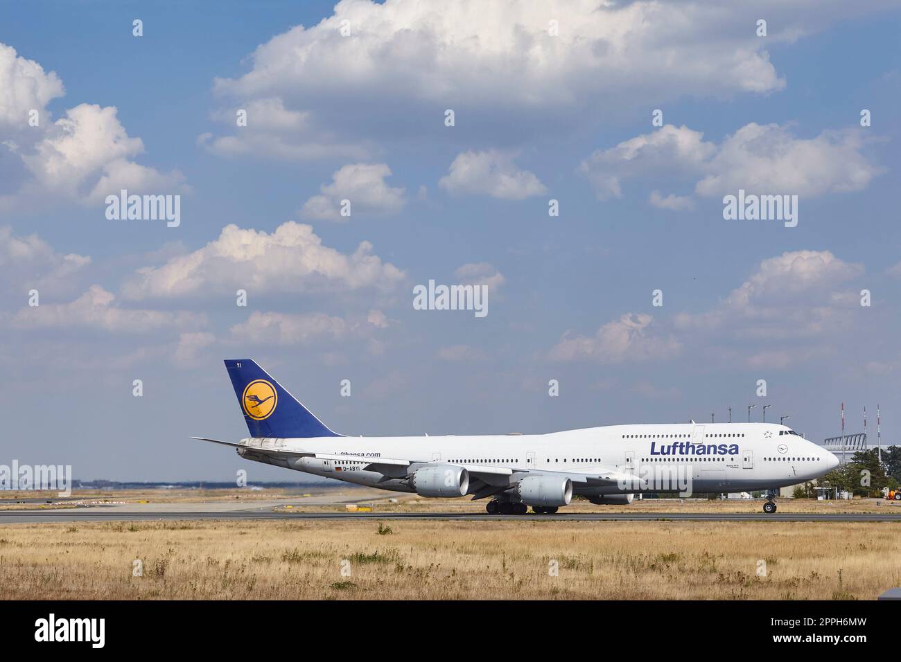 Aeroporto di Francoforte Fraport - decolla il Boeing 747-830 di Lufthansa Foto Stock
