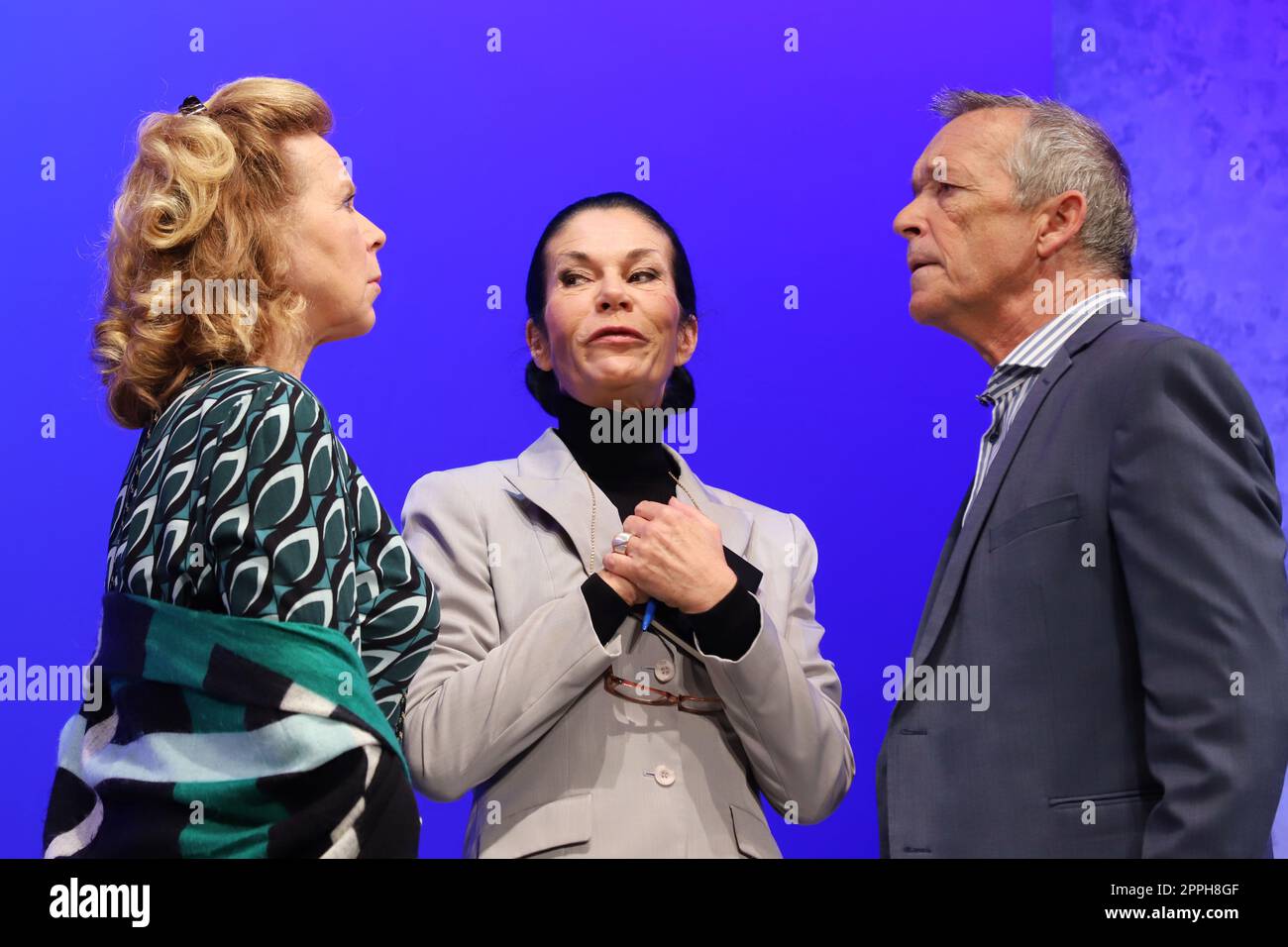 Marion Kracht, Simone Ritscher e Michael Roll 'e chi prende il cane?' Winterhuder FÃ¤hrhaus,HudtwalckerstraÃŸe,Amburgo,09/21/2022 Foto Stock