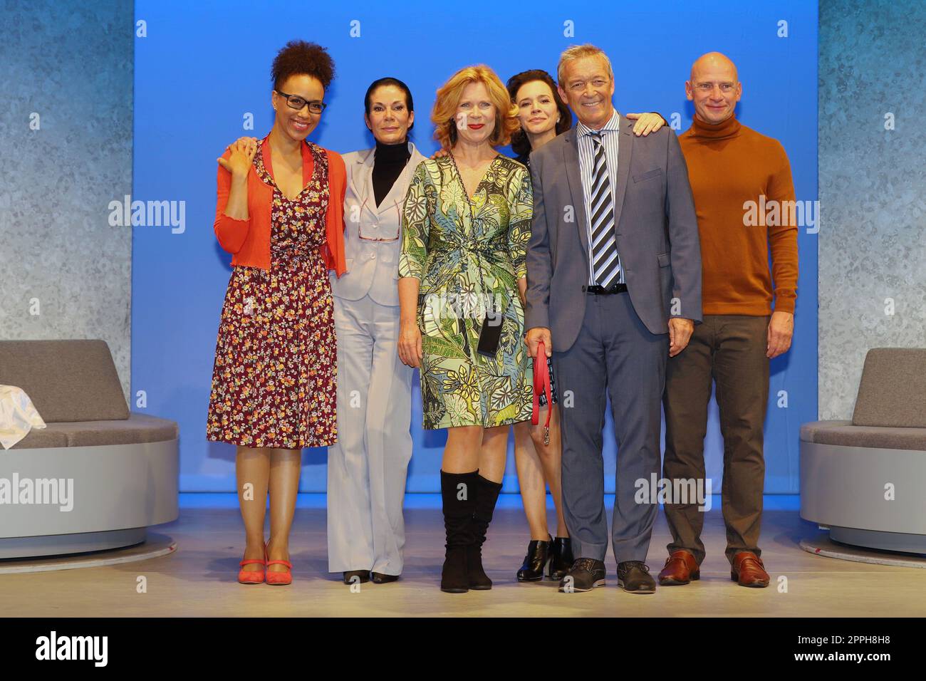 f.l. Dominique Siassia,Simone Ritscher,Marion Kracht,Sandrine Guiraud,Michael Roll,Hartmut Lehnert 'e chi prende il cane?' Winterhuder FÃ¤hrhaus,HudtwalckerstraÃŸe,Amburgo,09/21/2022 Foto Stock