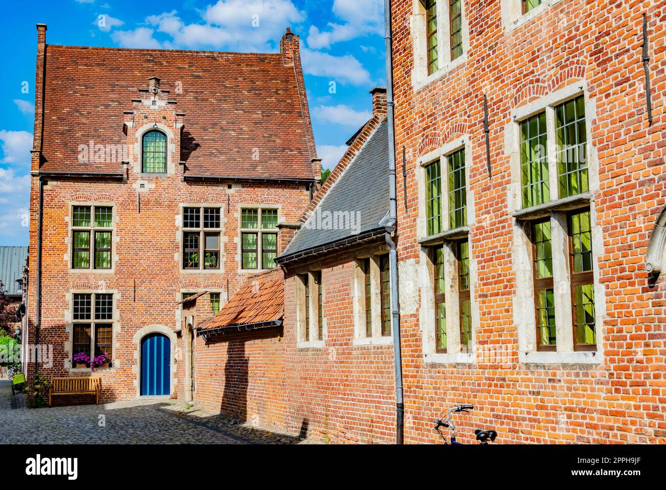 Architettura storica del grande beghinaggio di Lovanio, Belgio Foto Stock