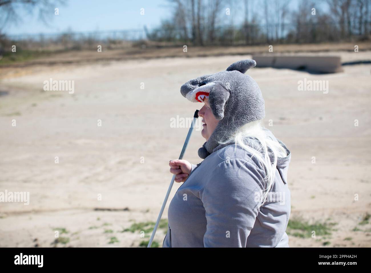 Donna cieca a una spiaggia Foto Stock