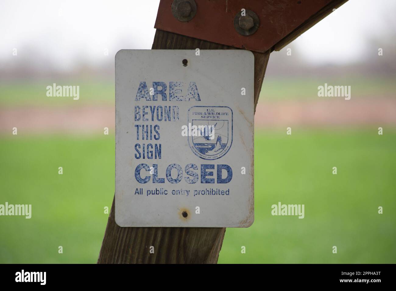 Cartello "Wildlife and Fisheries area CLOSED" Foto Stock