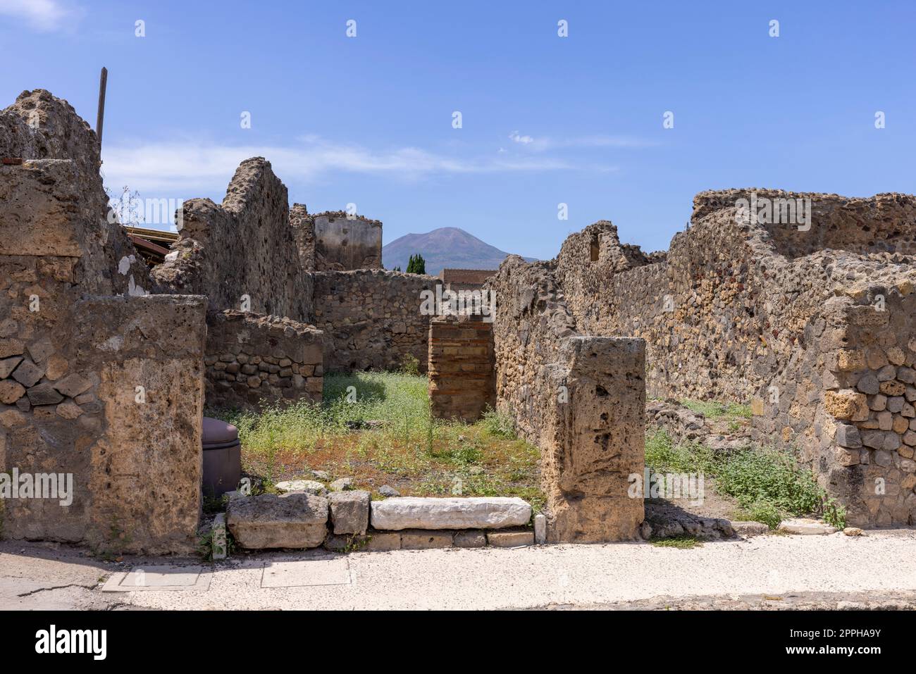 Rovine di un'antica città distrutta dall'eruzione del Vesuvio nel 79 d.C. nei pressi di Napoli, Pompei, Italia Foto Stock