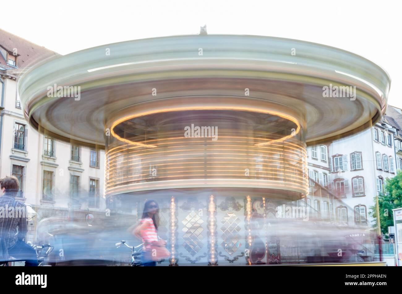 STRASBURGO, FRANCIA - 29 AGOSTO 2013: Carosello nel centro storico di Strasburgo, Alsazia, Francia orientale Foto Stock