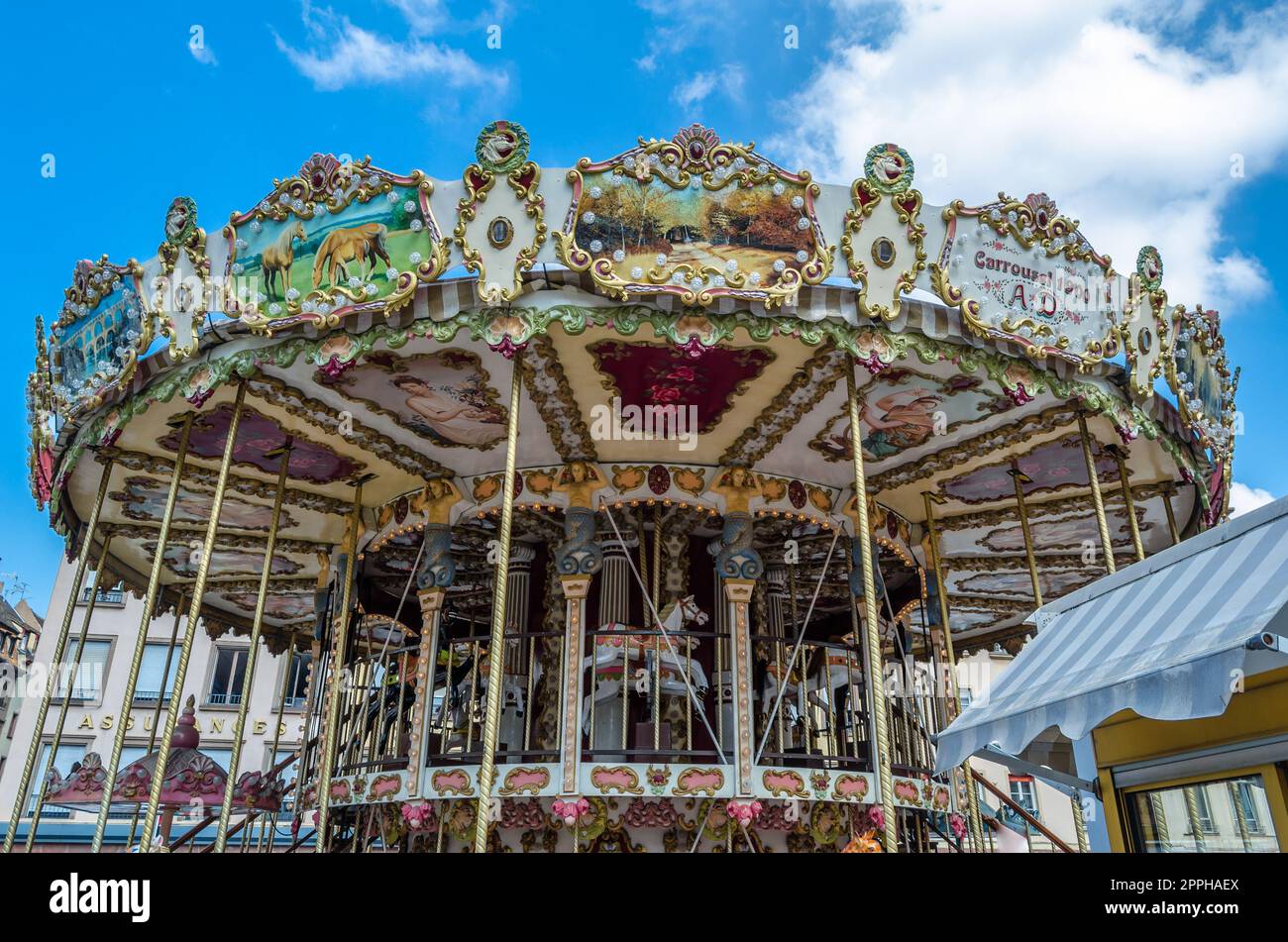 STRASBURGO, FRANCIA - 29 AGOSTO 2013: Carosello nel centro storico di Strasburgo, Alsazia, Francia orientale Foto Stock