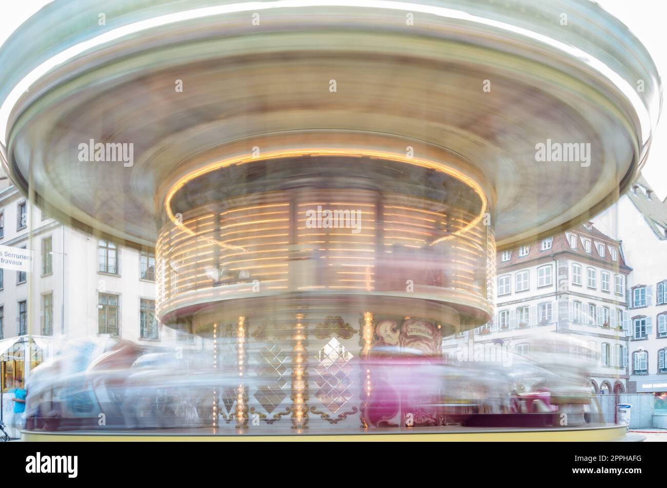 STRASBURGO, FRANCIA - 29 AGOSTO 2013: Carosello nel centro storico di Strasburgo, Alsazia, Francia orientale Foto Stock