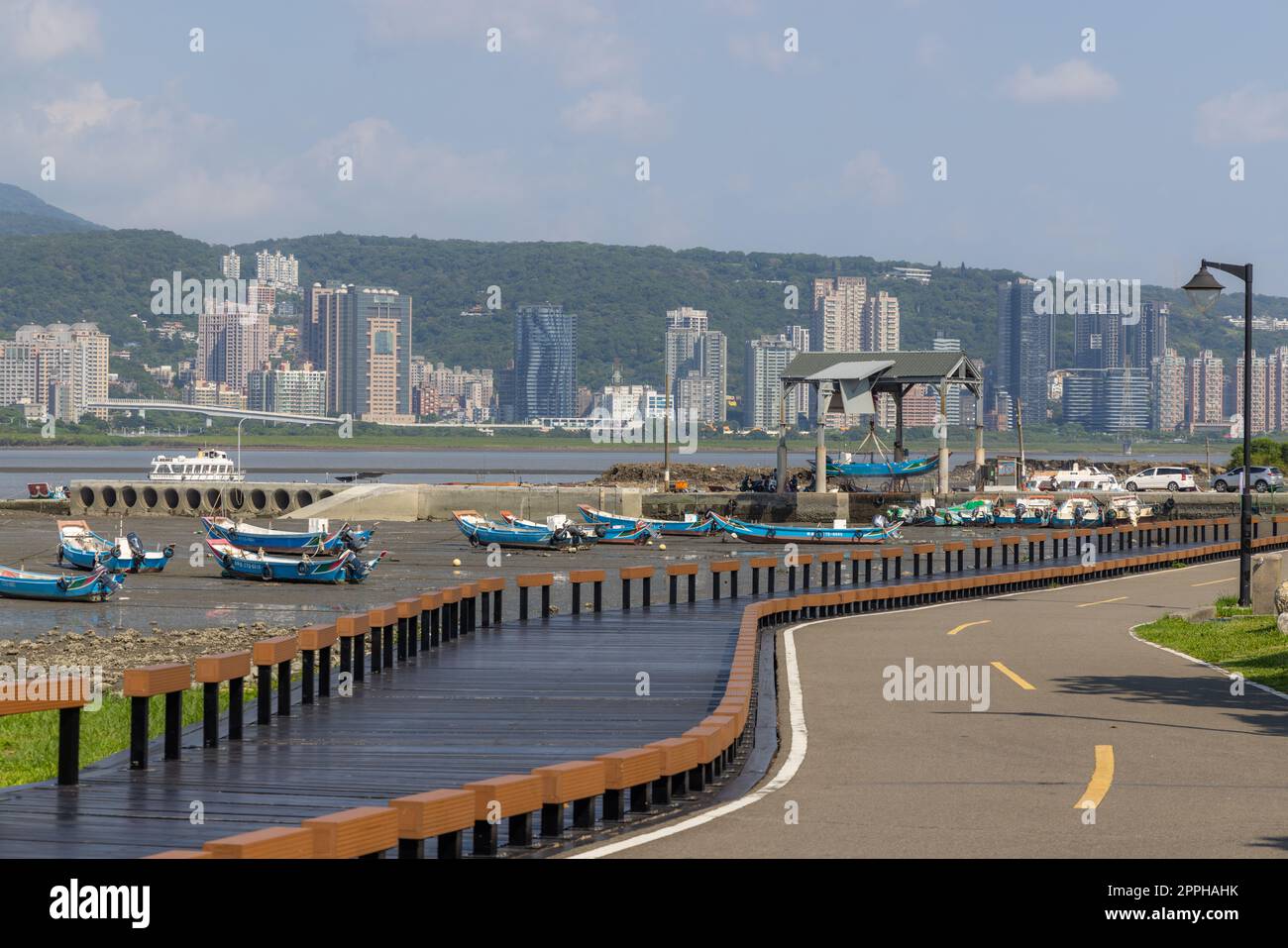 New Taipei, Taiwan 08 settembre 2022: Passerella sul mare nel quartiere di Taiwan Bali Foto Stock