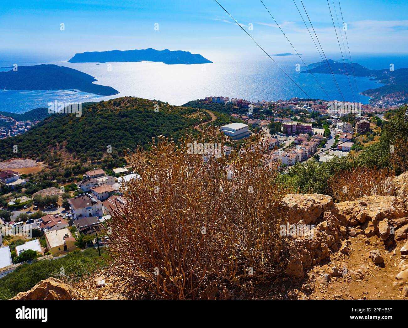 Kas è un paradiso turistico ai piedi delle Taurus Mountains del Mediterraneo. I turisti in arrivo nella contea di Kas, li trattengono affascinati dalla sua bellezza naturale e dalle viste mozzafiato. Foto Stock