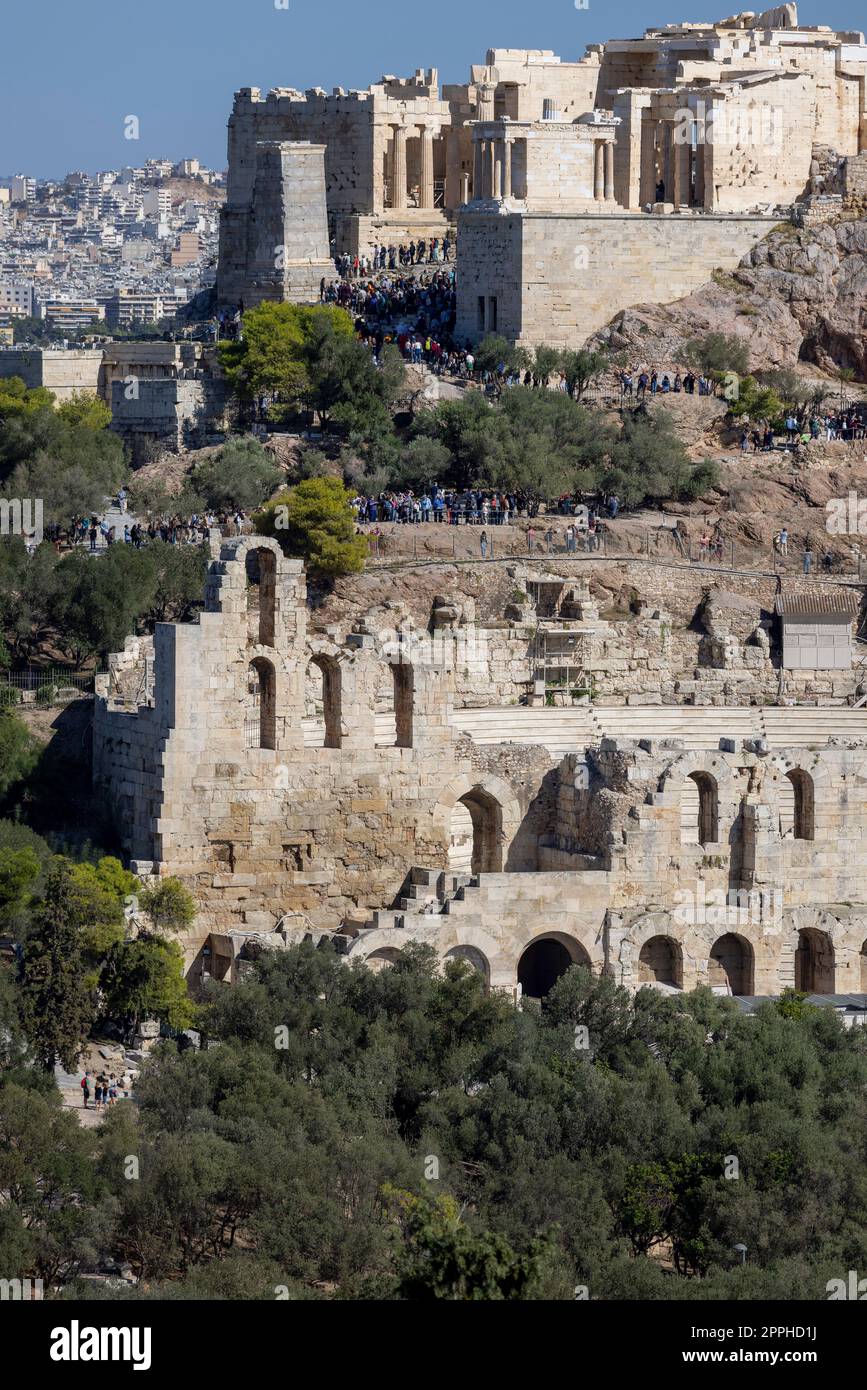 Vista dell'Acropoli di Atene e del Teatro di Dioniso dalla Collina del Musa, Atene, Grecia Foto Stock