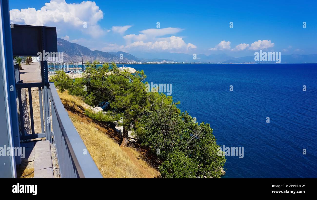Mare tropicale panoramico, paesaggio balneare da Finike, Antalya, Turchia. Foto Stock