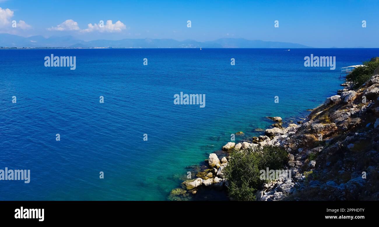 Mare tropicale panoramico, paesaggio balneare da Finike, Antalya, Turchia. Foto Stock