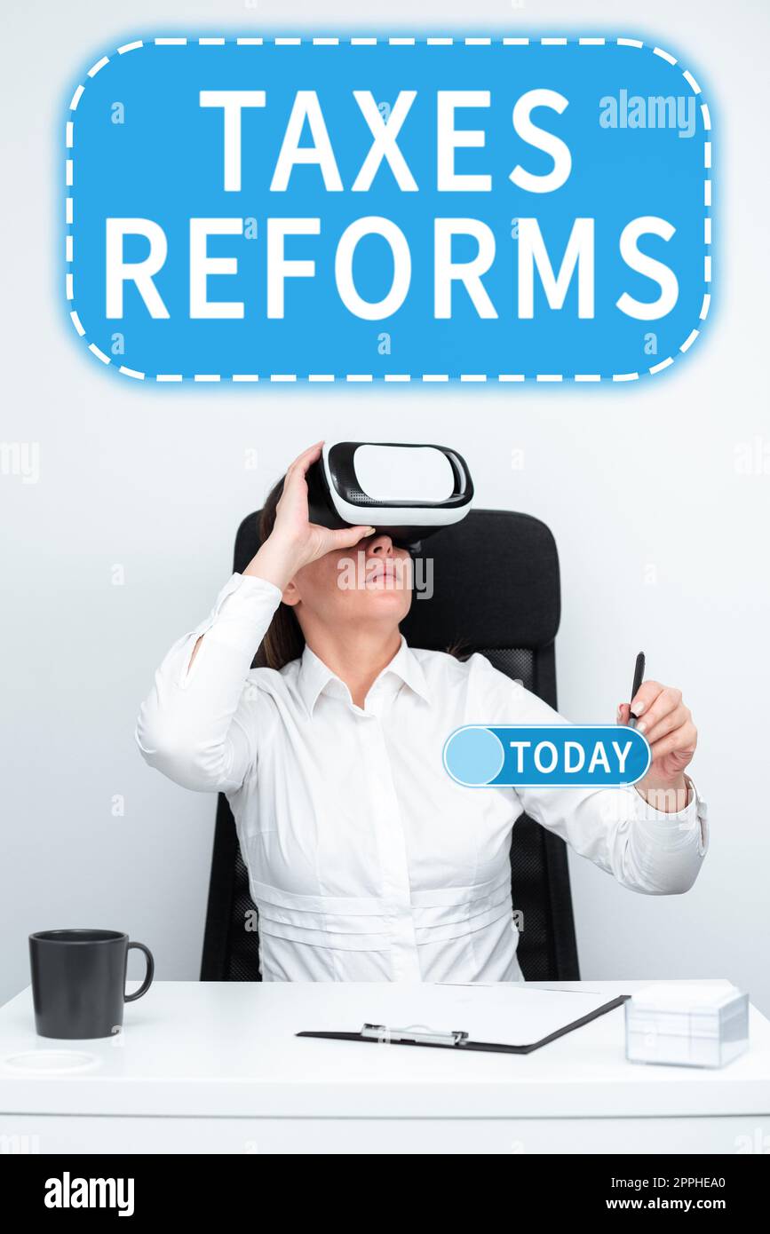 Testo che mostra le riforme delle imposte di ispirazione. Concetto aziendale che gestisce le imposte riscosse in un processo più efficiente Foto Stock