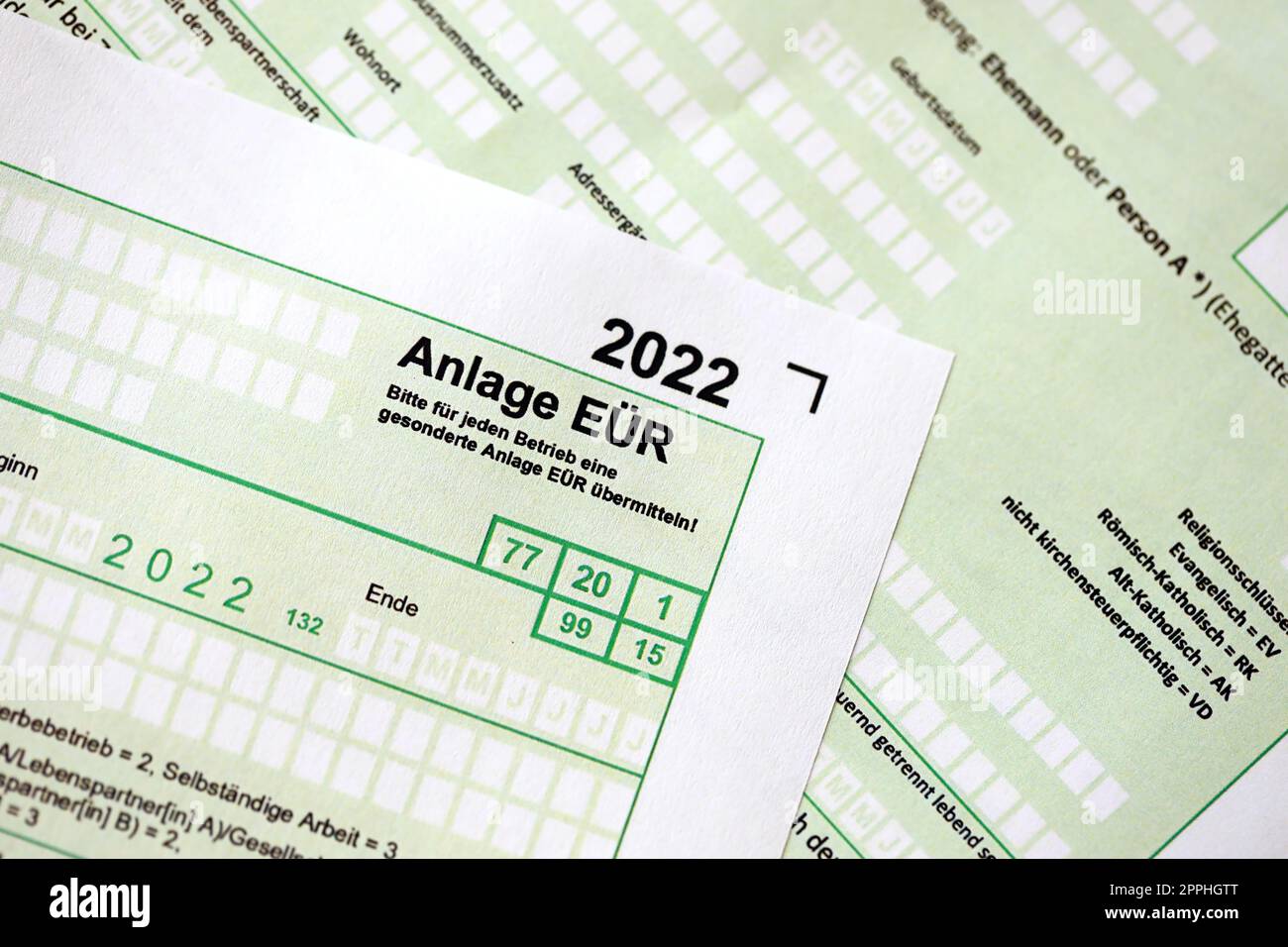 Anlage EUR - conto economico tedesco 2022 ed elenco delle attività o conto capitale circolante primo piano. Il concetto di tassazione e di pratiche contabili Germania Foto Stock