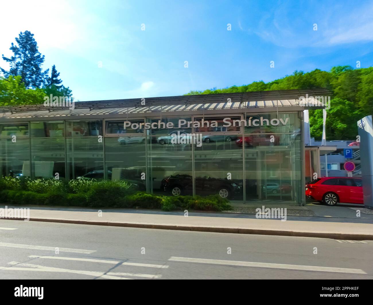 Porsche AG, con sede a Stoccarda, è un'azienda automobilistica tedesca specializzata in auto sportive ad alte prestazioni, SUV e berline. Foto Stock