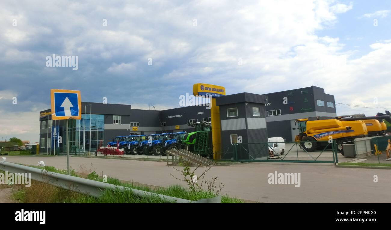 Vista della concessionaria del marchio New Holland Agriculture. New Holland Agriculture è un produttore globale di macchinari agricoli di linea completa appartenente a CNH Industrial. Foto Stock