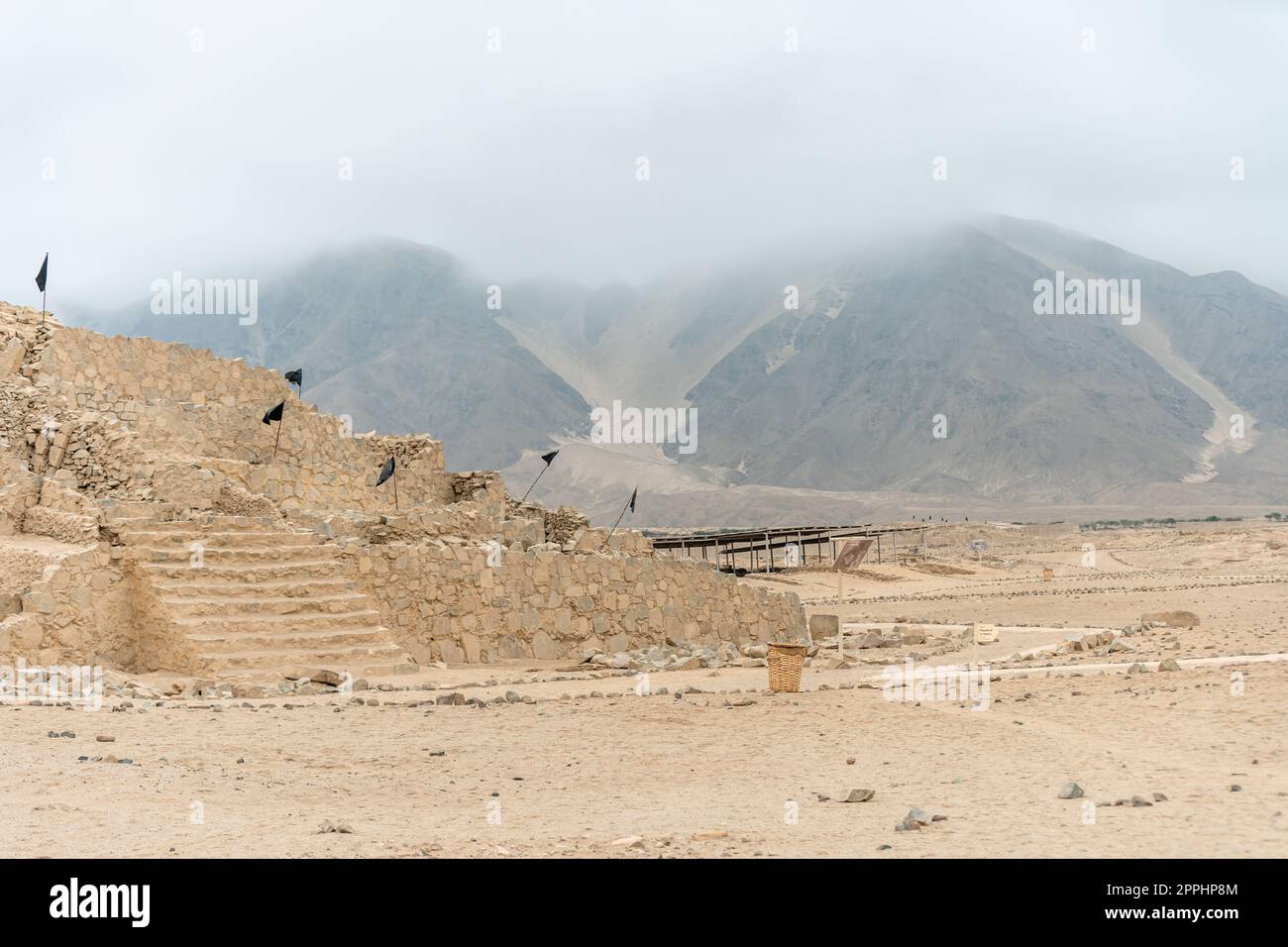Sito archeologico della civiltà Caral in Perù, nella valle di Supe, dichiarato patrimonio culturale dell'umanità dall'UNESCO Foto Stock