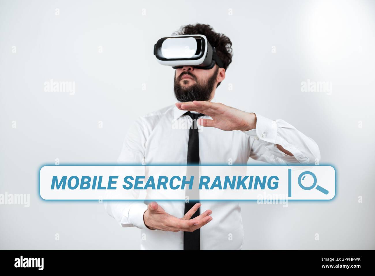 Segno che visualizza la classifica di ricerca mobile. La parola scritta sul Web site o sulla pagina è classificata all'interno dei risultati di Search Engine Foto Stock