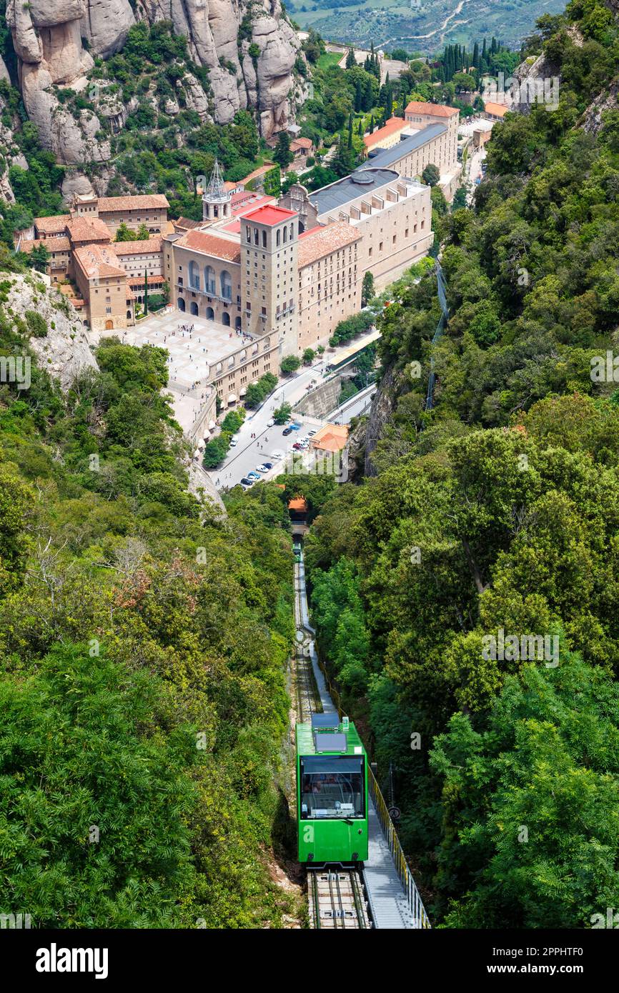 Monastero dell'Abbazia di Montserrat Barcellona Spagna formato ritratto Catalogna Cabinovia vista di viaggio Foto Stock