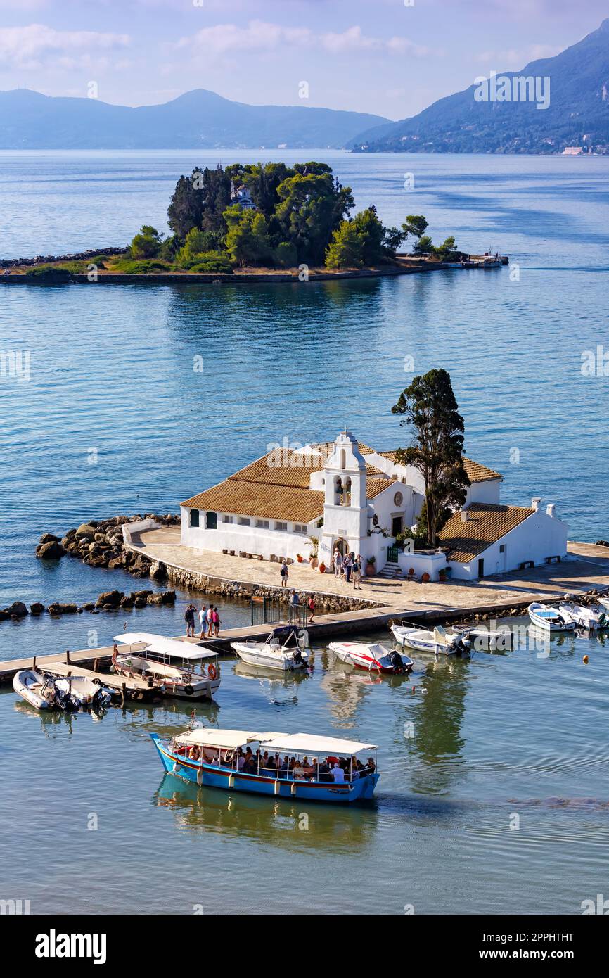 Corfù Grecia Vlachernon Vlacherna chiesa cappella formato ritratto isola Kanoni viaggi barche da mare Foto Stock