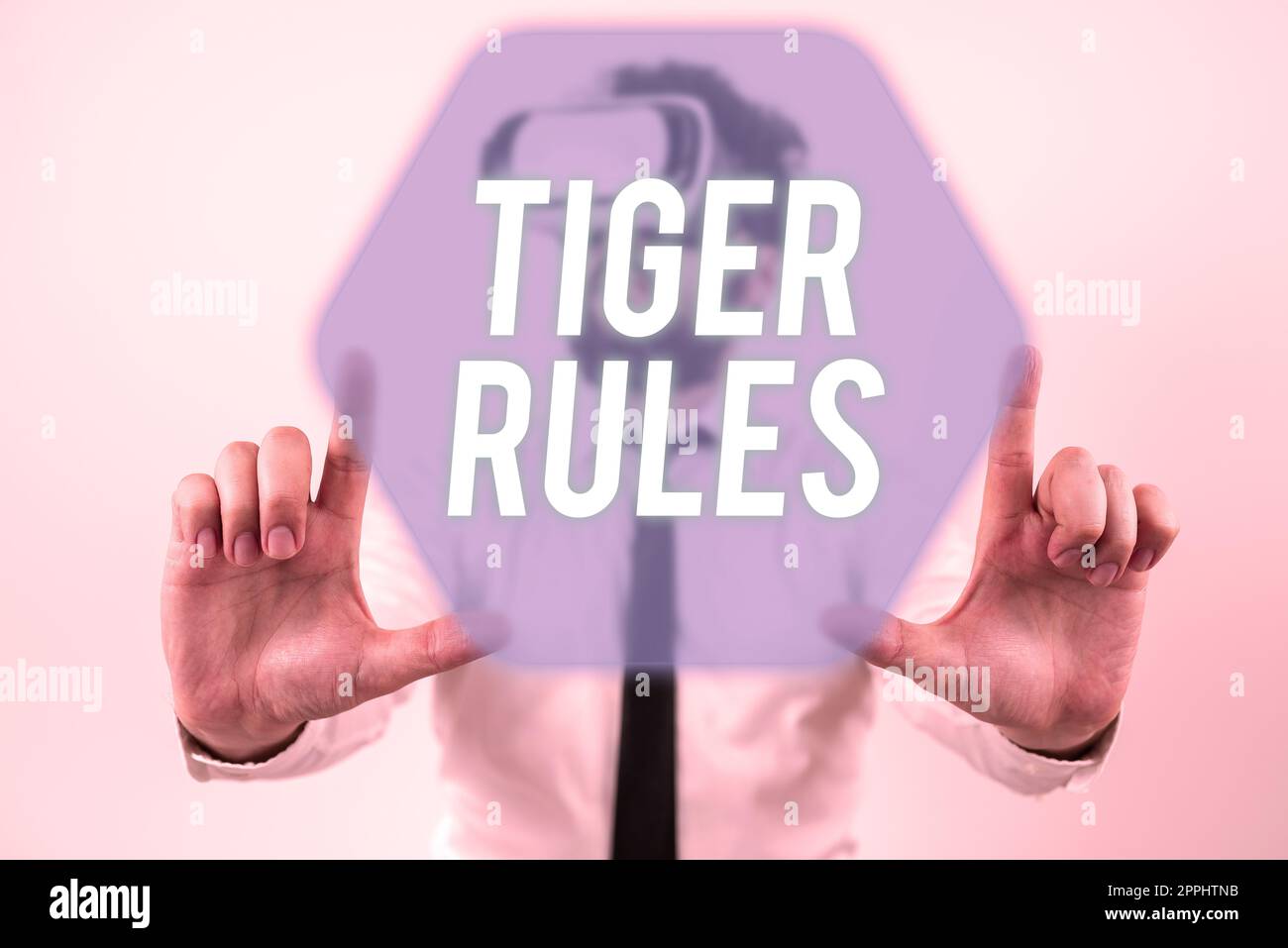 Regole Tiger per la didascalia concettuale. Concetto che significa forza di volontà e resistenza personale alla regola imperiale Foto Stock