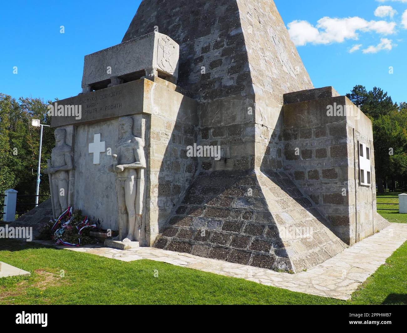 Banja Koviljaca, Loznica, Serbia 10.01.2022 Crni vrh è la vetta più alta del monte Guchevo. Un monumento e ossario ai soldati serbi e austro-ungarici morirono a Gucevo durante la prima guerra mondiale. Foto Stock
