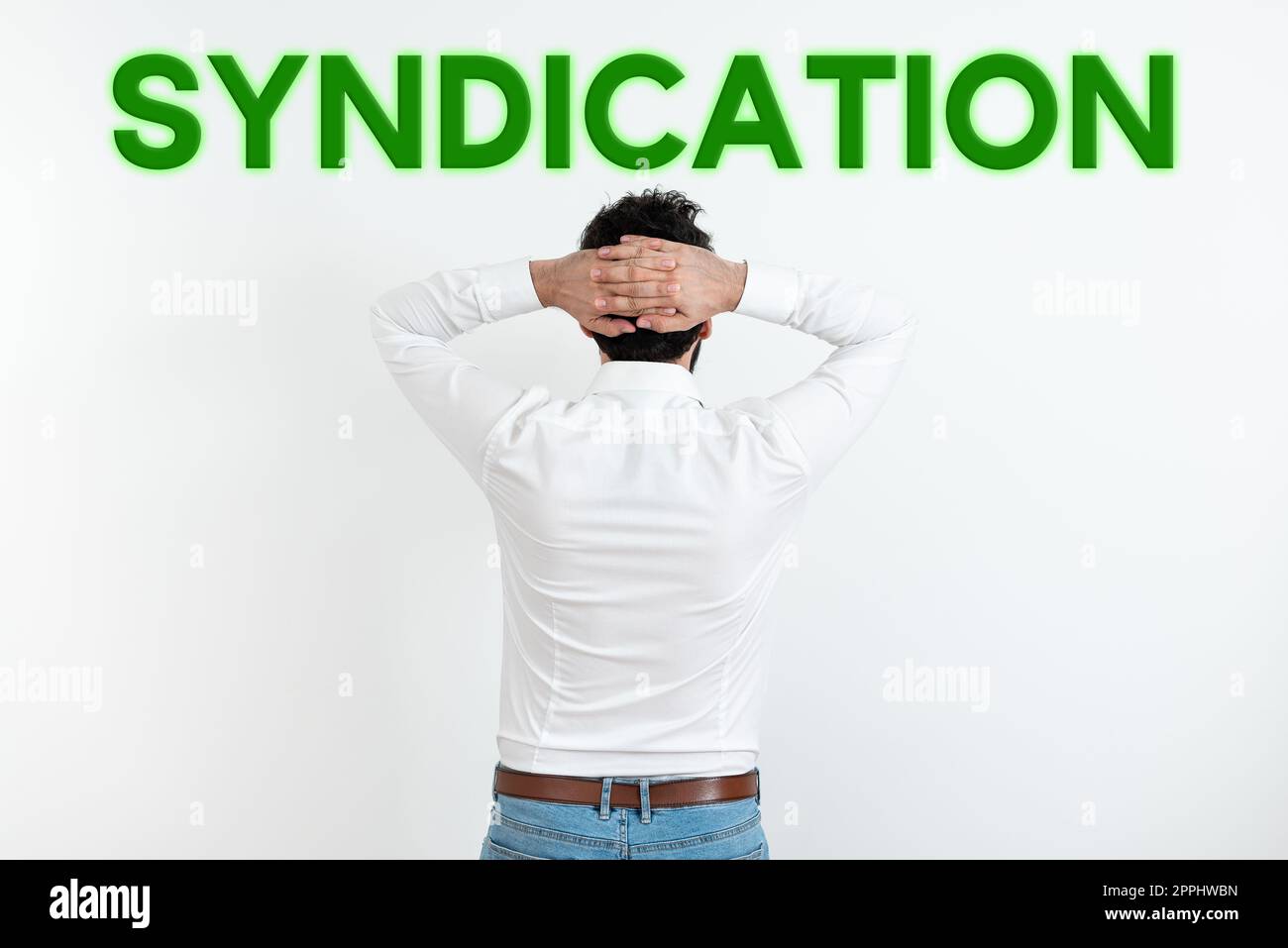 Didascalia di testo che presenta Syndication. Parola per il trasferimento di qualcosa per il controllo da parte di un gruppo di organizzazioni Foto Stock