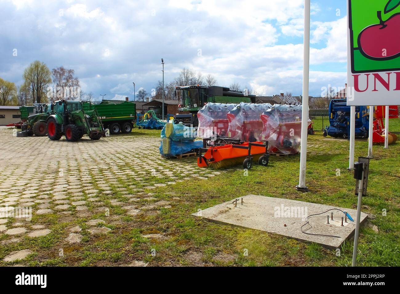 Attrezzature per l'agricoltura, macchine presentate in un negozio agricolo. Foto Stock