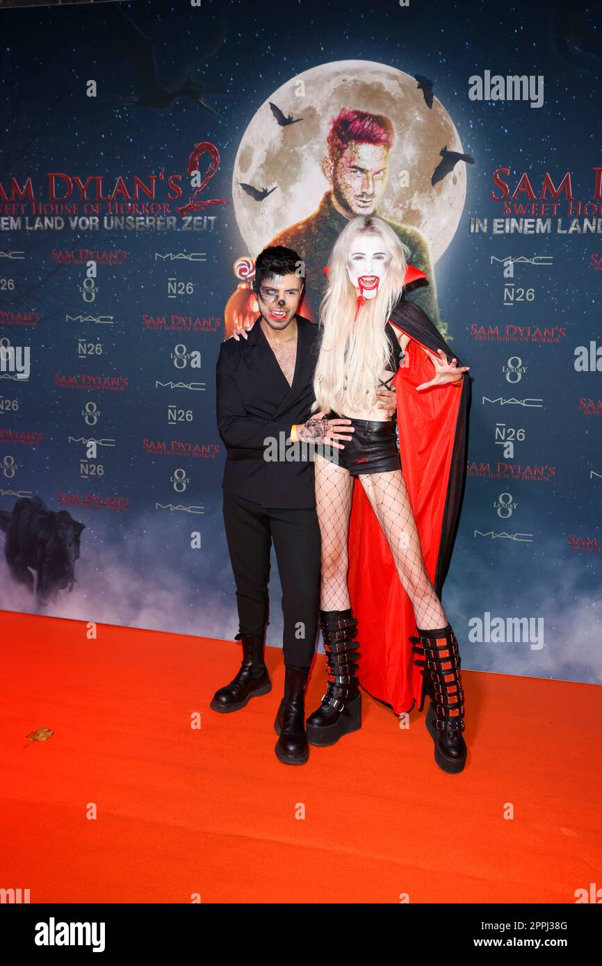 Martin Angelo, Theresia Behrend-Fischer, Sam Dylans 'Sweet House of Horror' Halloween Party, TeamEscape, Koeln, 27.10.2022 Foto Stock