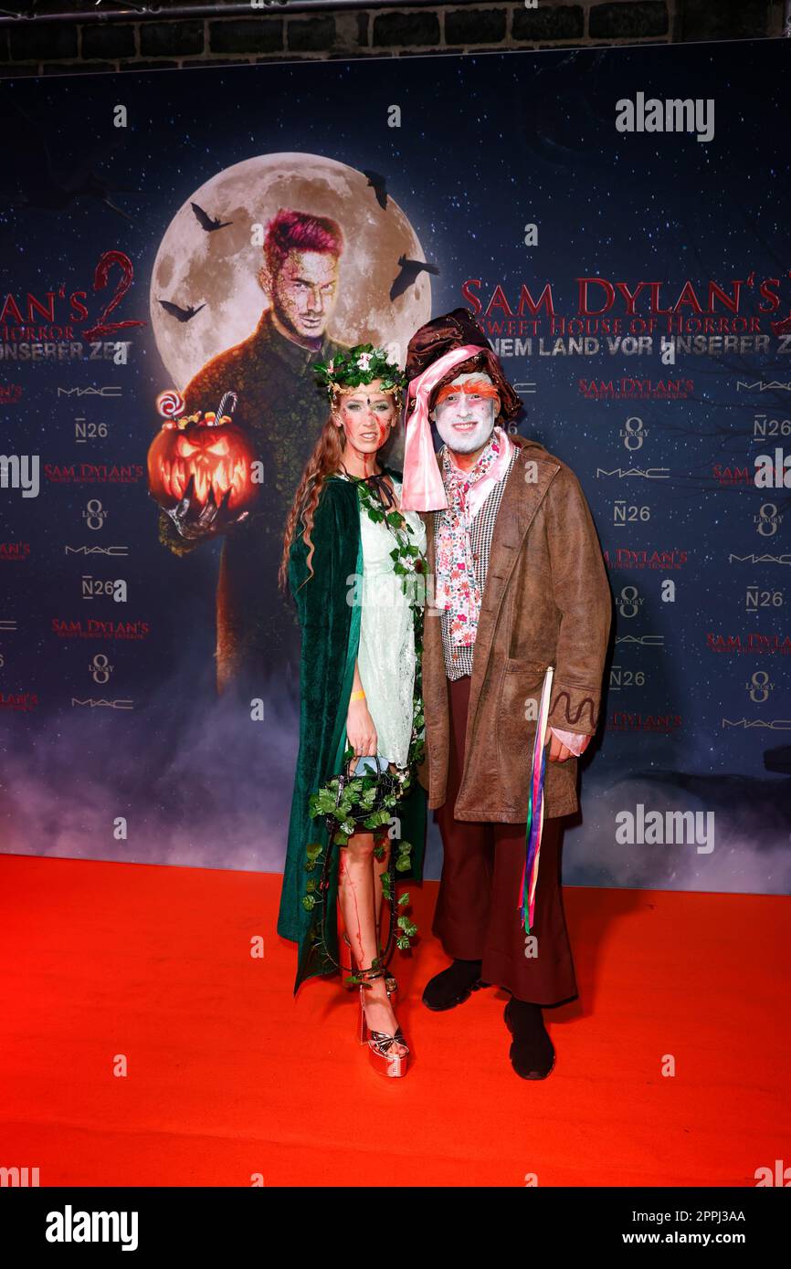 Christina Grass, Marco Cerullo, Sam Dylans 'Sweet House of Horror' Halloween Party, TeamEscape, Koeln, 27.10.2022 Foto Stock