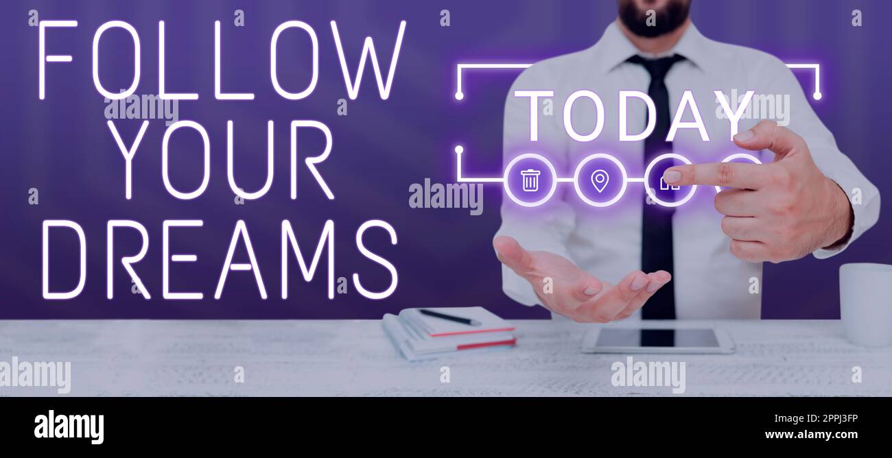 Testo che mostra ispirazione Segui i tuoi sogni. Parole scritte su espressioni motivazionali e ispiratrici per perseguire il tuo cuore Desire Man con Pad che punta su Homepage e presenta concetti creativi. Foto Stock